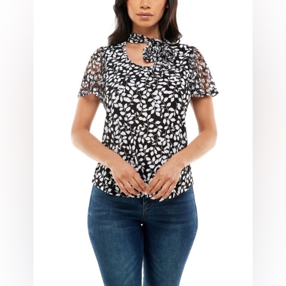 Adrienne Vittadini Tops - Adrienne Vittadini Blouse NWT Black White Leaf Prnt Lace Sleeve Tie Neck VK32766